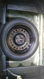 Tyre in wheel well.jpg