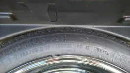 Tyre edge of wheel well..jpg