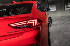 2018-Buick-Regal-GS-taillight-wheel-turned.webp