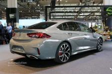 live-photos-opel-grandland-x-and-insignia-gsi-looks-spotless-in-frankfurt_23.webp